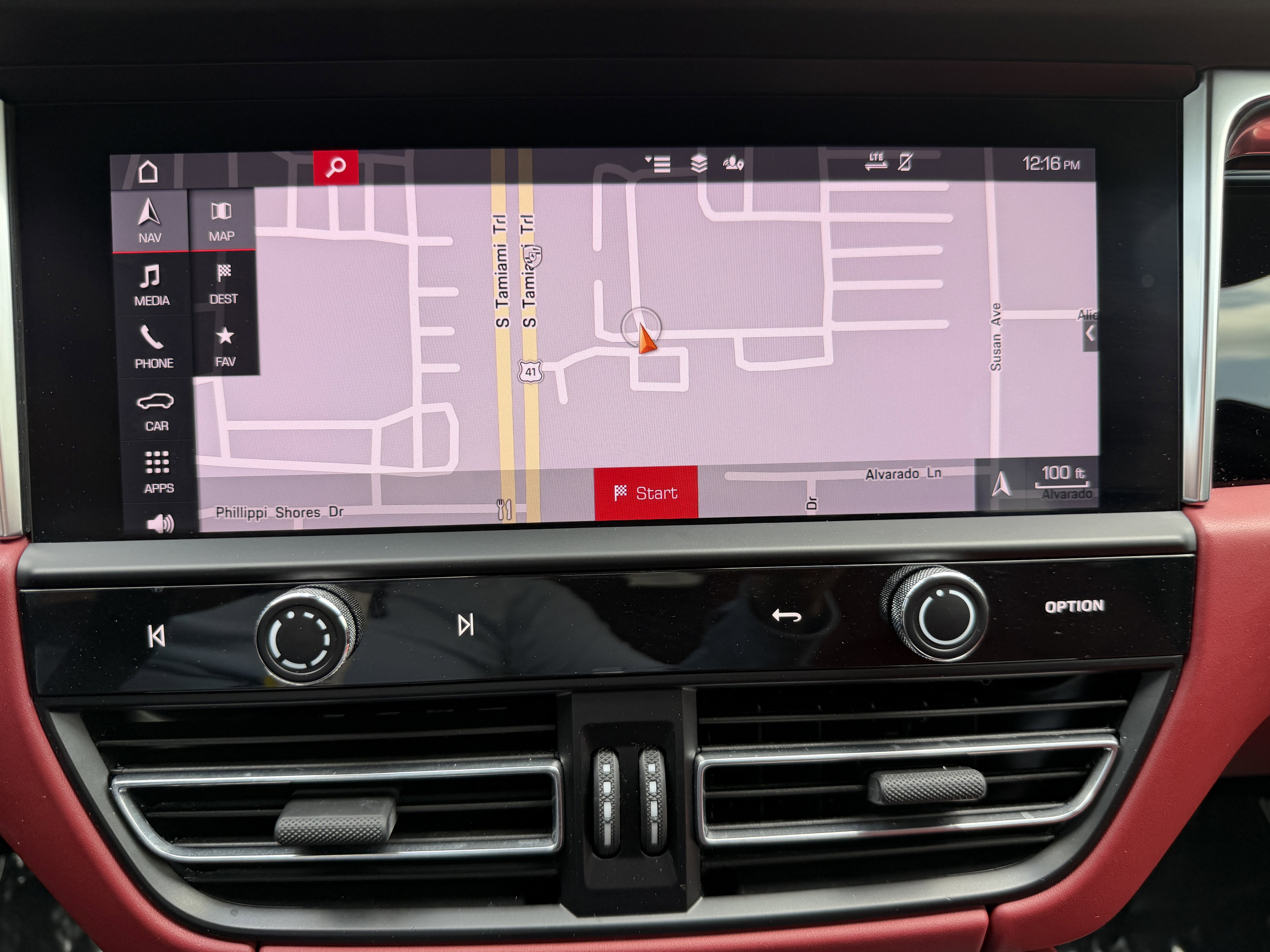 Certified 2024 Porsche Macan image 28