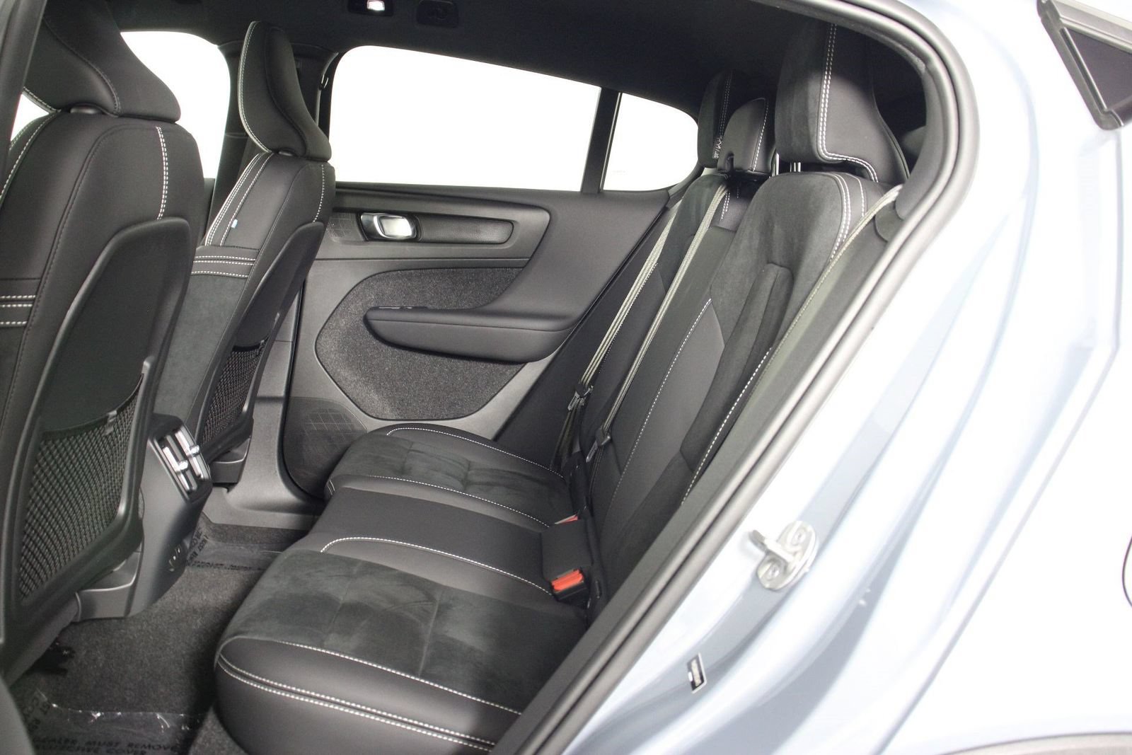 Certified 2023 Volvo C40 P8 Recharge Ultimate w/ Protection Package Premier AWD/4WD image 30