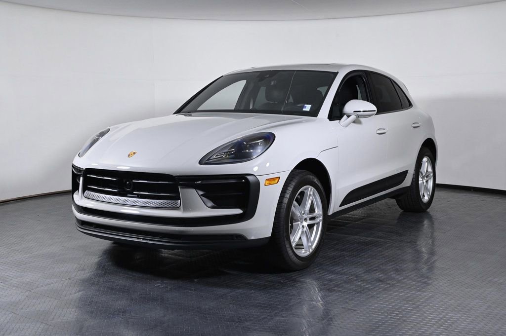 Certified 2023 Porsche Macan image 1