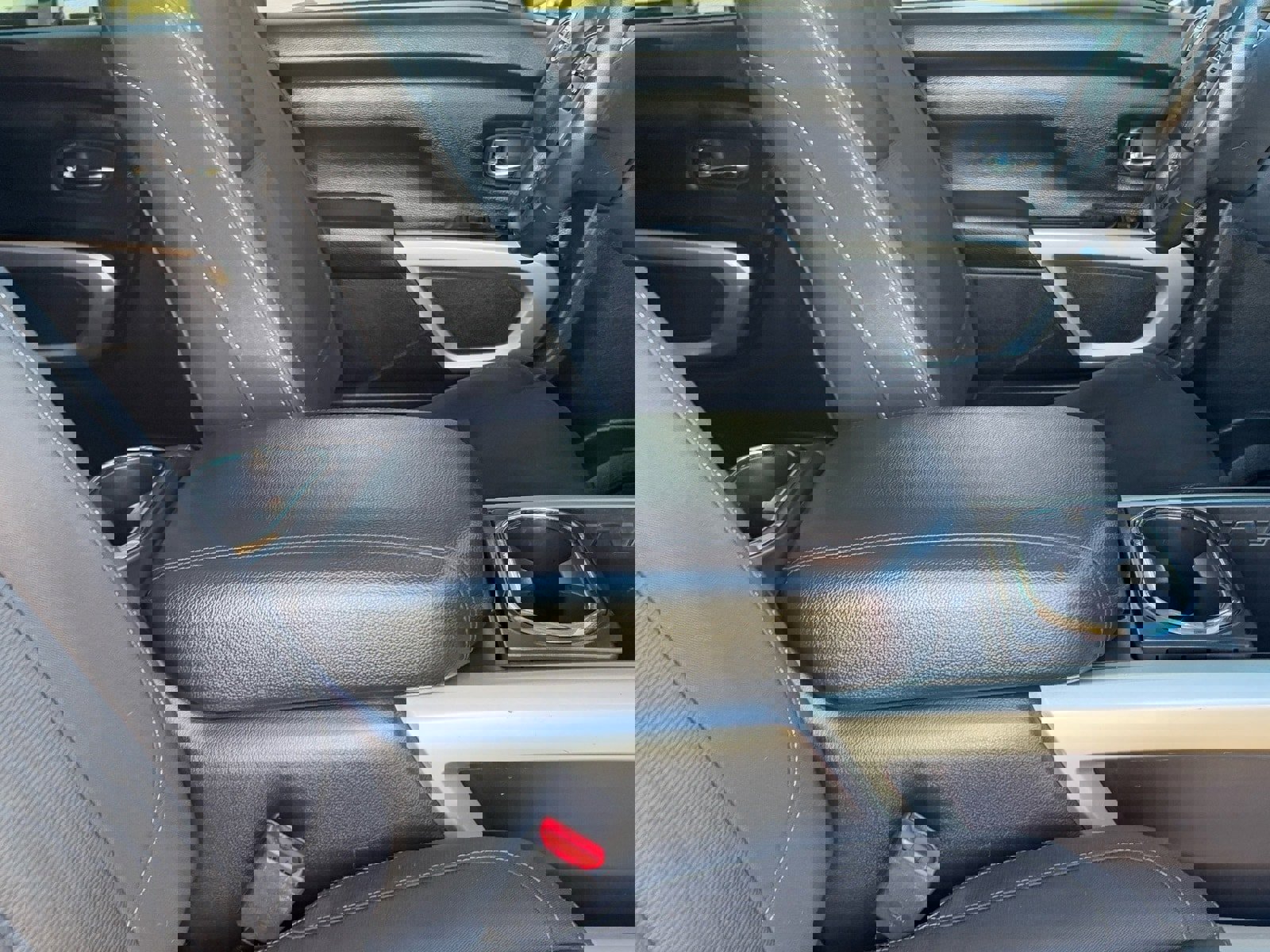 Used 2018 Nissan Titan SV w/ SV Convenience Package image 10