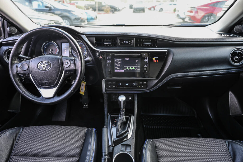 Certified 2019 Toyota Corolla SE FWD image 2