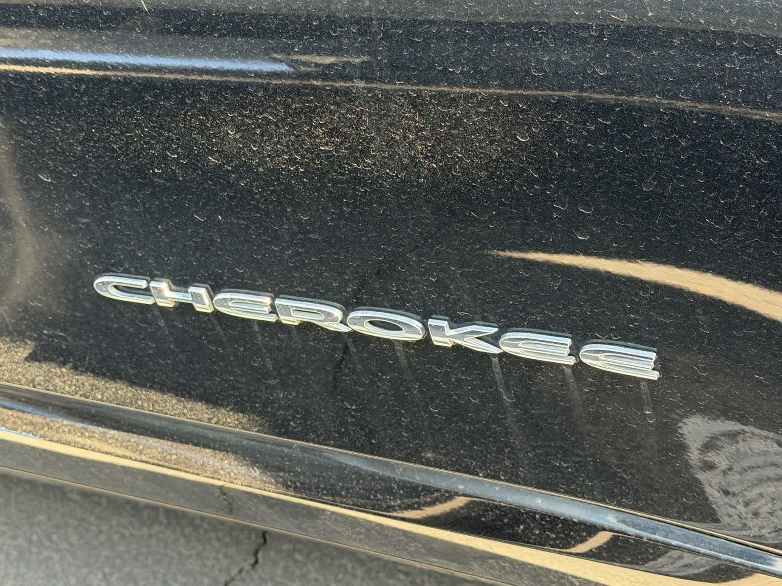 Used 2016 Jeep Cherokee Overland w/ Technology Group FWD image 6