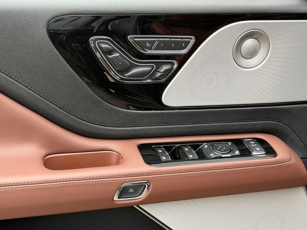 New 2026 Lincoln Aviator Reserve AWD/4WD image 22