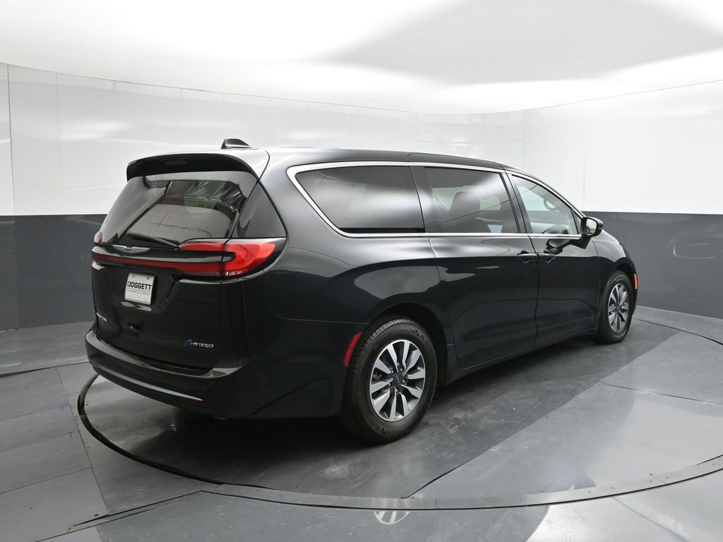 Used 2023 Chrysler Pacifica Touring-L FWD image 8