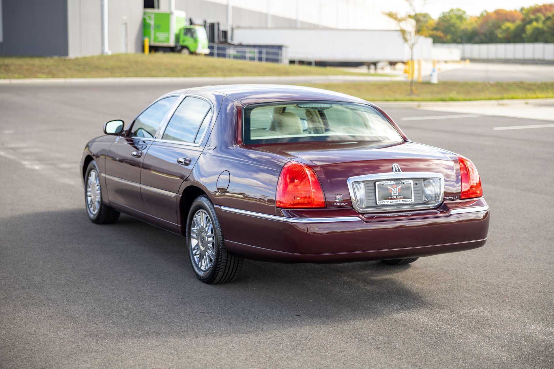 Used 2010 Lincoln Town Car Signature Limited image 15