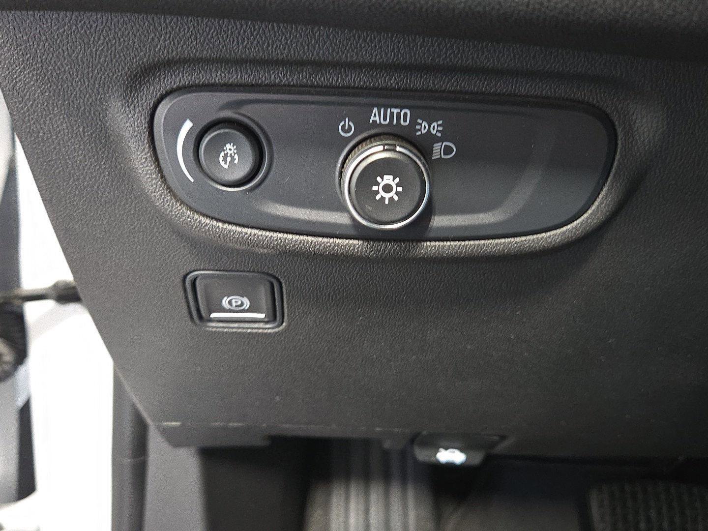 Used 2024 GMC Terrain SLE image 20