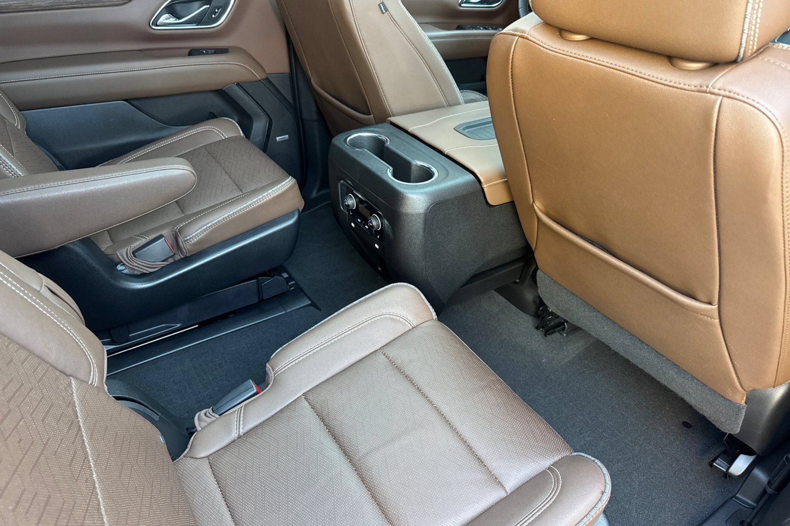 Used 2023 Chevrolet Suburban High Country AWD/4WD image 19