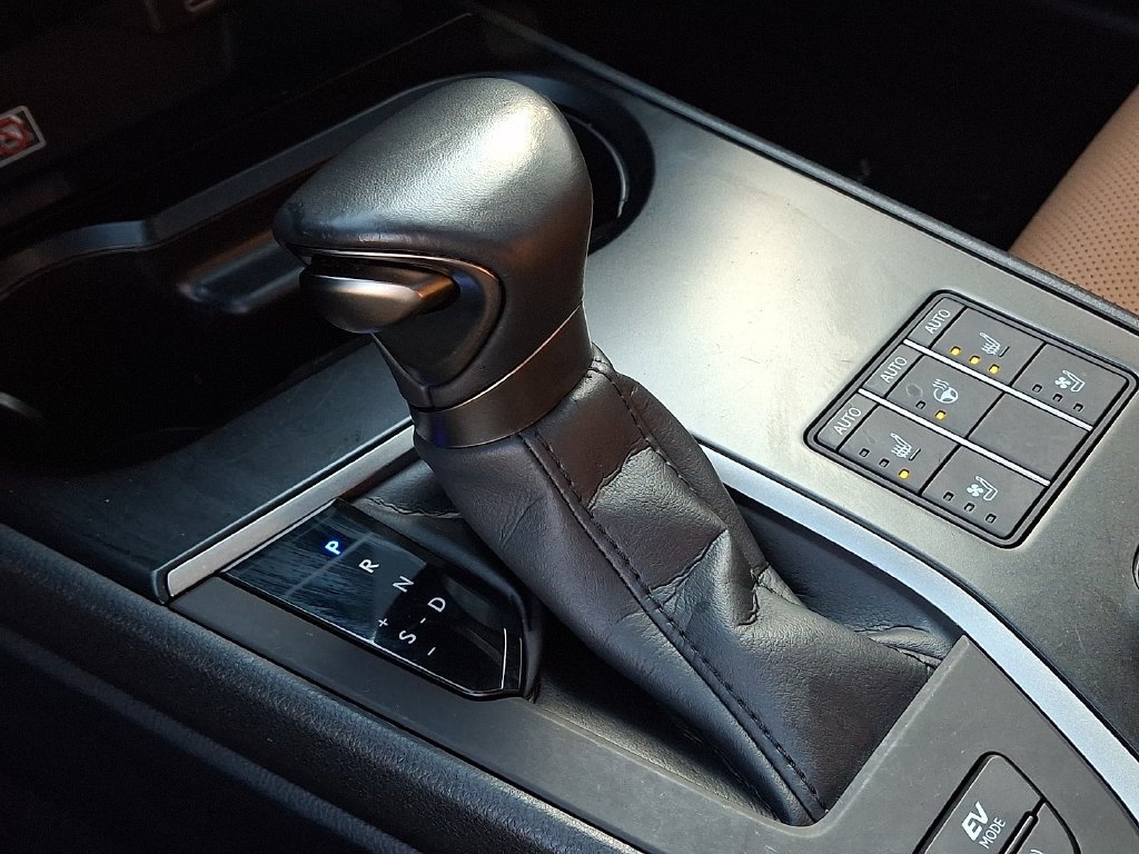 Used 2024 Lexus UX 250h AWD w/ Premium Package image 17