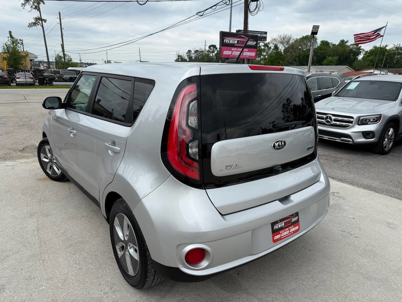 Used 2017 Kia Soul EV image 2