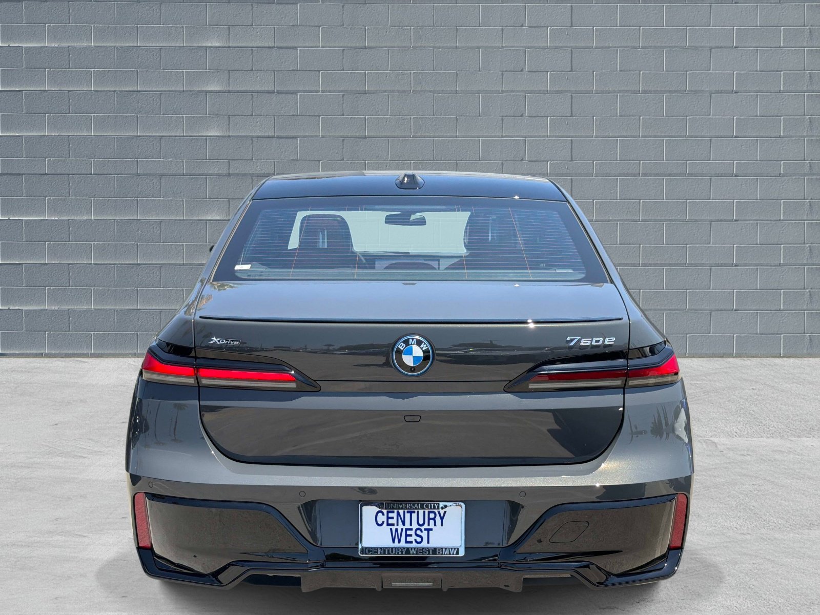 Used 2026 BMW 750e xDrive AWD/4WD image 4