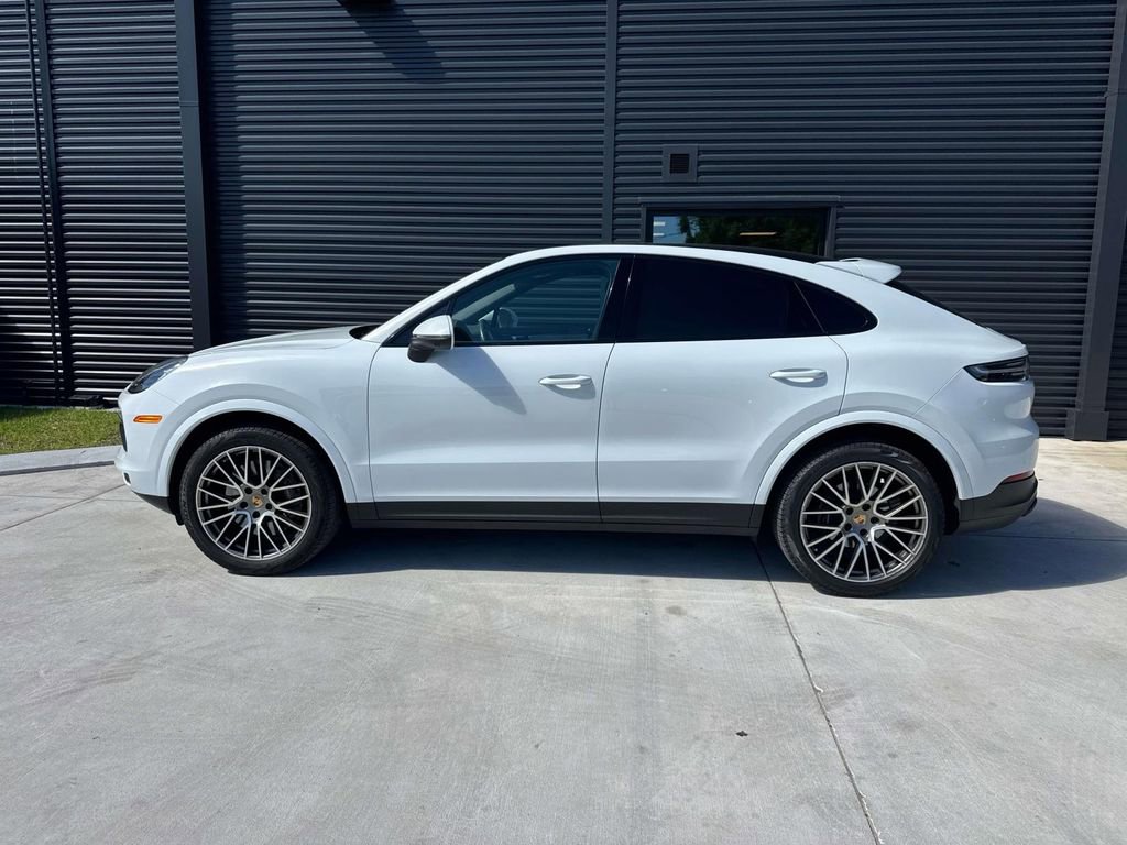 Certified 2022 Porsche Cayenne Platinum Edition image 2