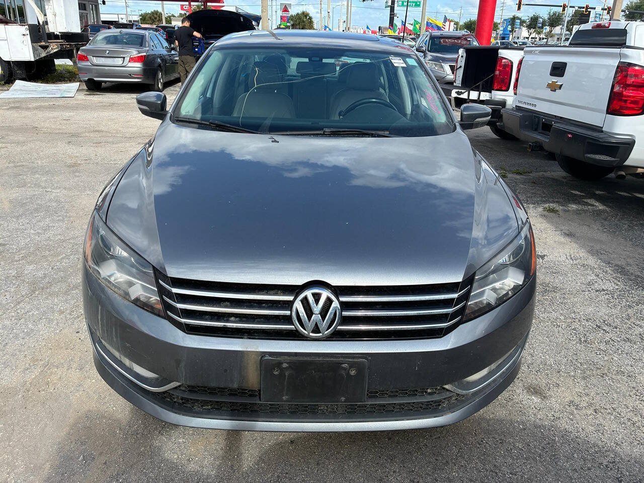 Used 2015 Volkswagen Passat 1.8T SE FWD image 1