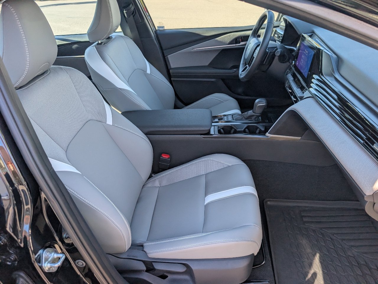 Used 2026 Toyota Camry SE w/ Convenience Package FWD image 8