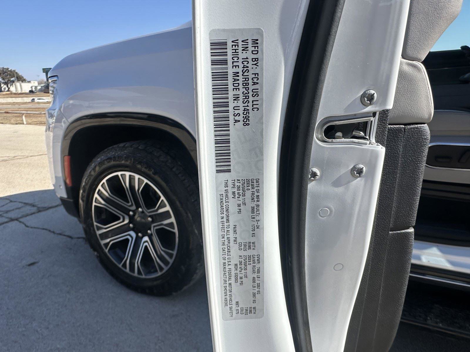 Used 2024 Jeep Wagoneer L Series II image 36