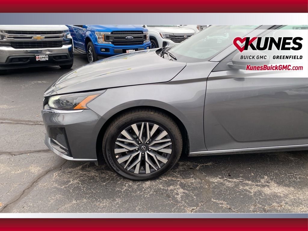 Used 2025 Nissan Altima 2.5 SV image 15