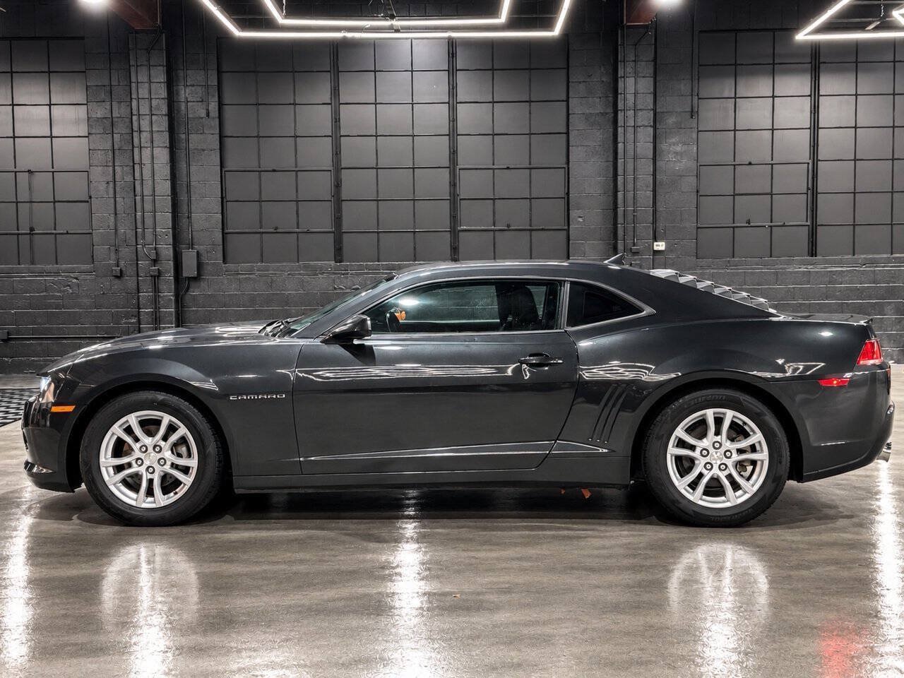 Used 2015 Chevrolet Camaro LT RWD image 16