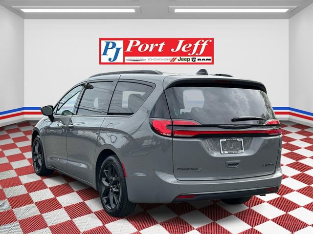 Used 2025 Chrysler Pacifica Limited FWD image 5