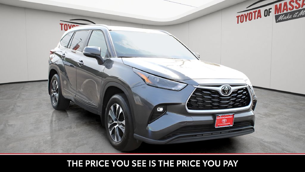 Used 2025 Toyota Highlander XLE AWD/4WD image 7