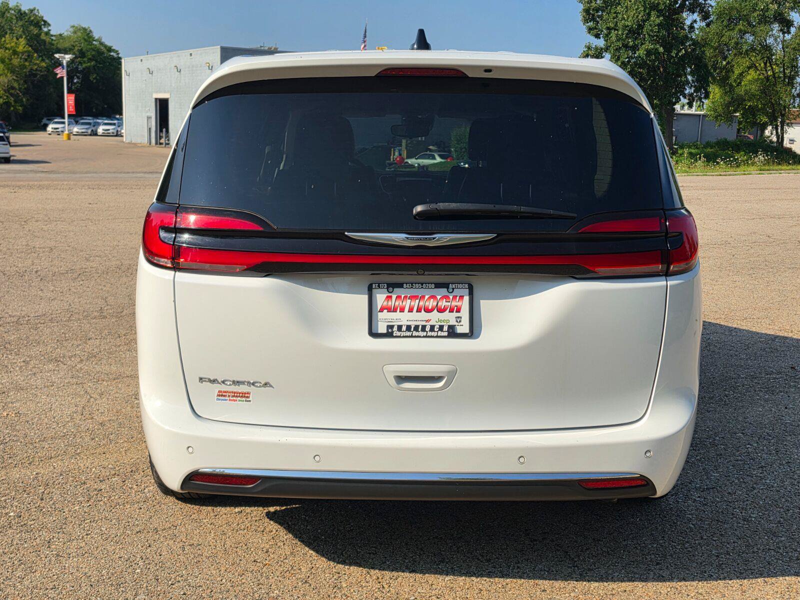 Used 2024 Chrysler Pacifica Touring-L FWD image 6