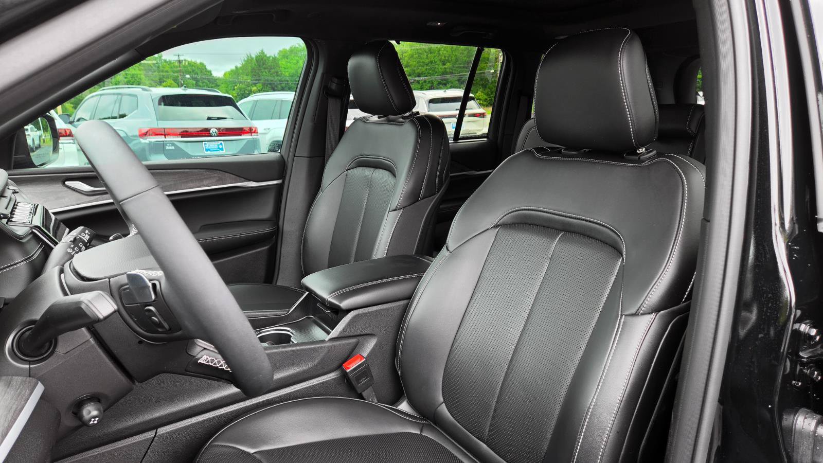 Used 2025 Jeep Grand Cherokee Limited w/ Luxury Tech Group II RWD image 24