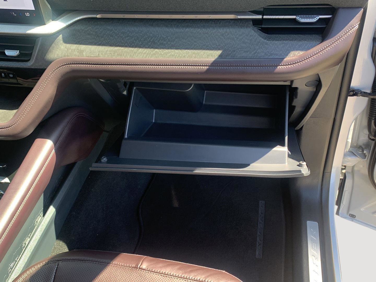 Used 2025 Ford Explorer Platinum w/ LUX Leather Package AWD/4WD image 16