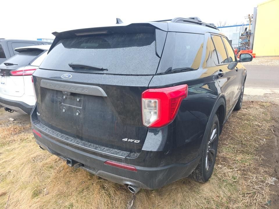 Used 2022 Ford Explorer XLT w/ Equipment Group 202A image 6
