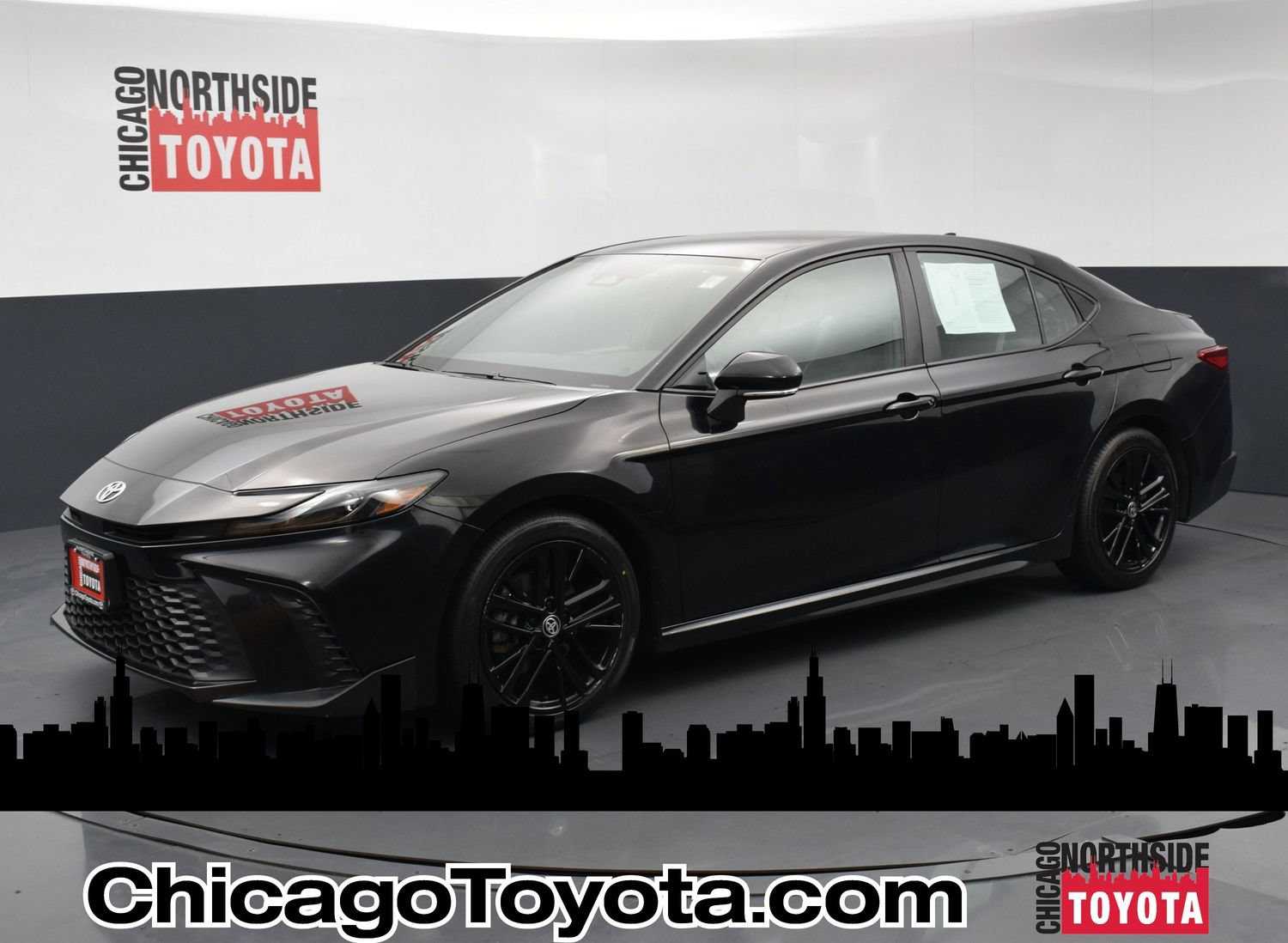 Used 2025 Toyota Camry SE FWD image 1