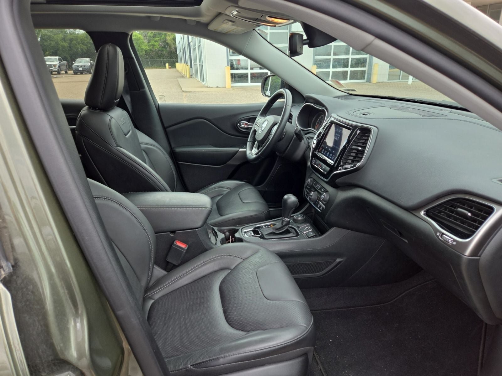 Used 2021 Jeep Cherokee Limited AWD/4WD image 13