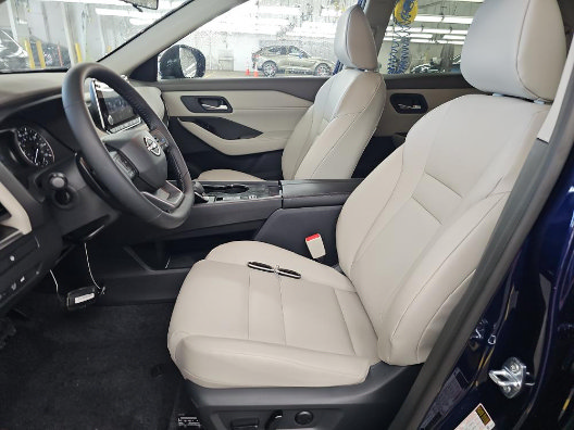 Used 2026 Nissan Rogue Dark Armor FWD image 5