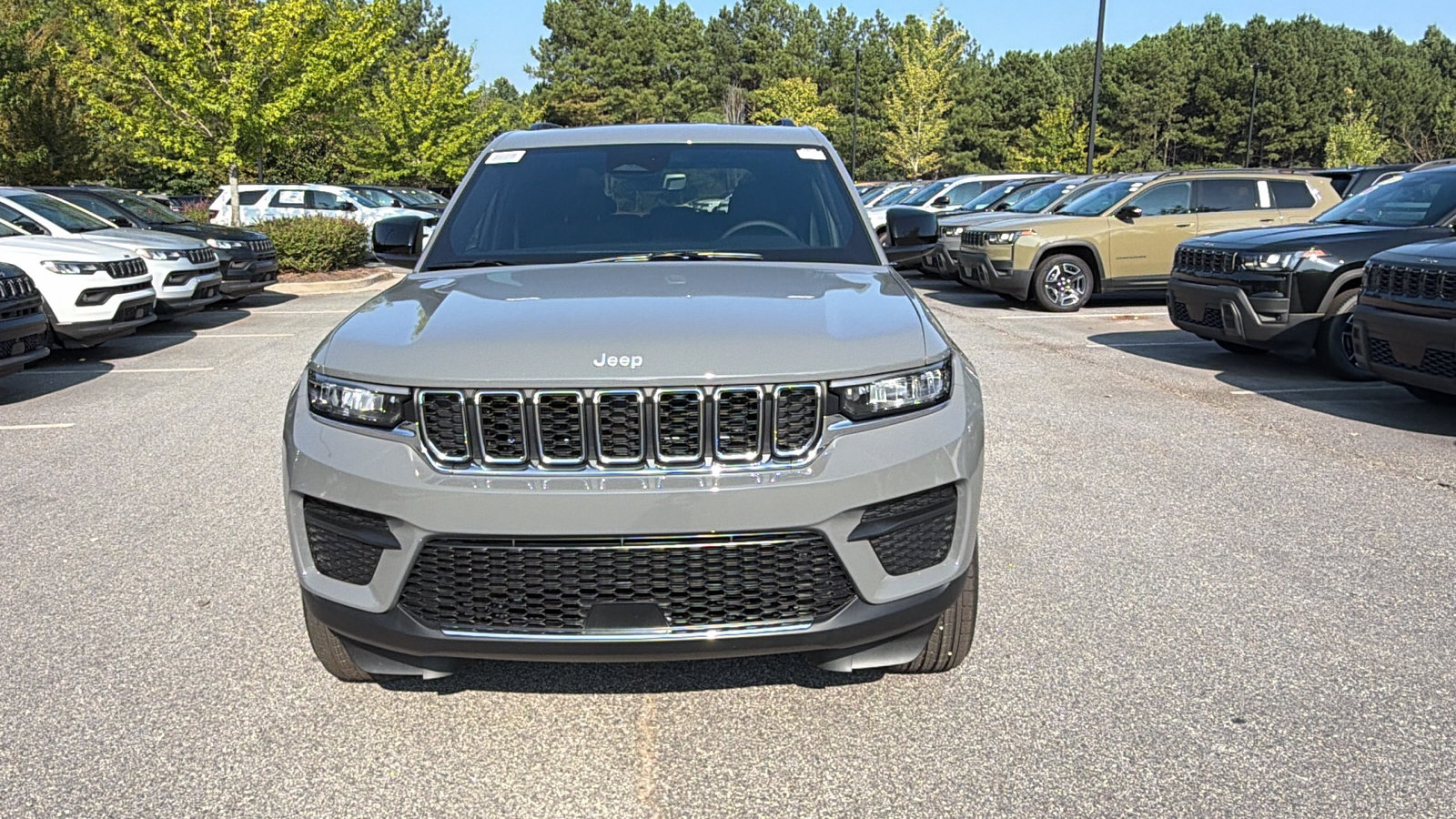 New 2027 Jeep Grand Cherokee Laredo X AWD/4WD image 3