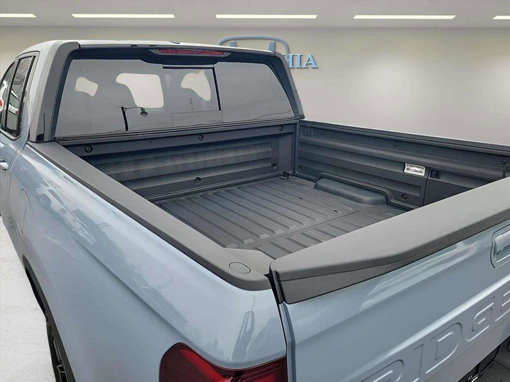 Used 2025 Honda Ridgeline Black Edition image 4