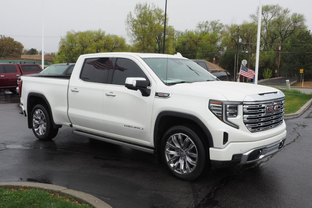 Used 2022 GMC Sierra 1500 Denali w/ Denali Reserve Package AWD/4WD image 3