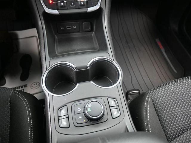 Used 2024 GMC Terrain SLE w/ Driver Convenience Package image 11