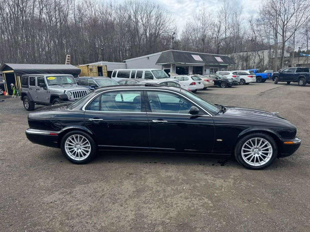 Used 2006 Jaguar XJ8 image 4