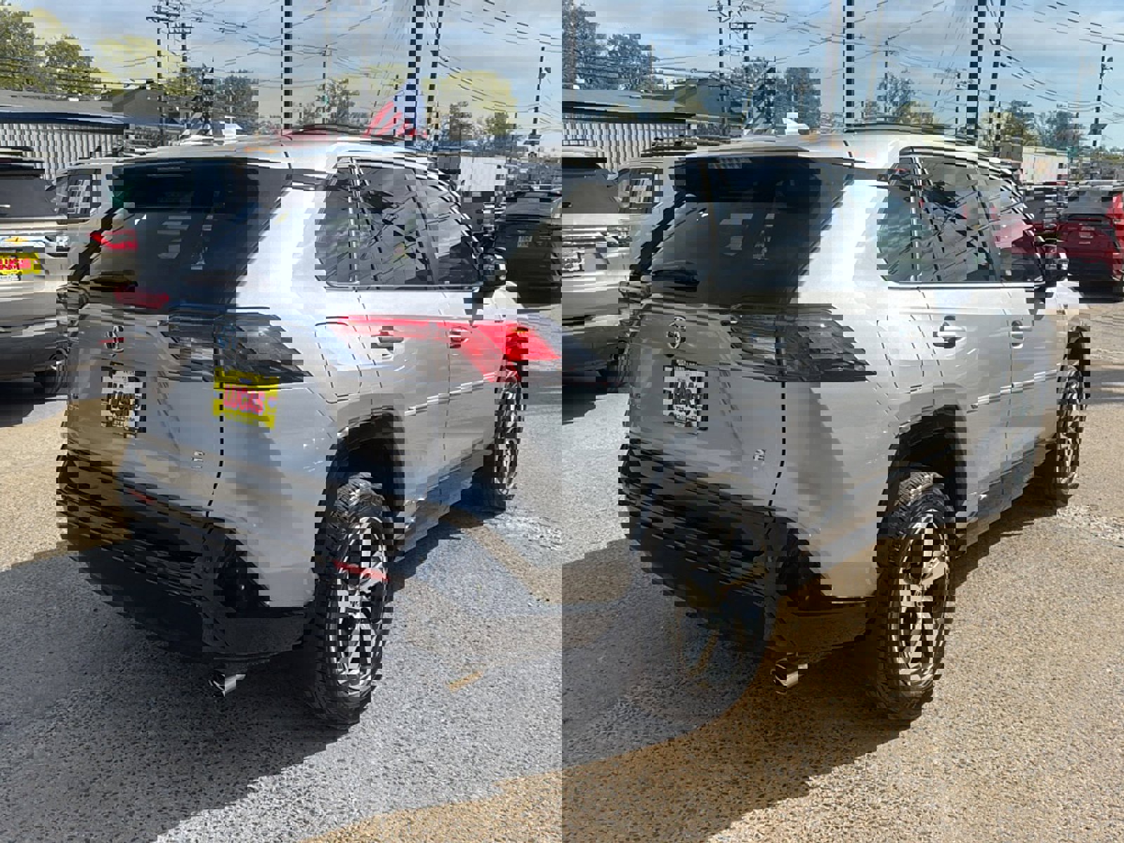Used 2022 Toyota RAV4 SE w/ Weather & Moonroof Package image 5