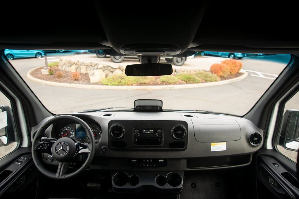 Used 2025 Mercedes-Benz Sprinter 2500 image 38