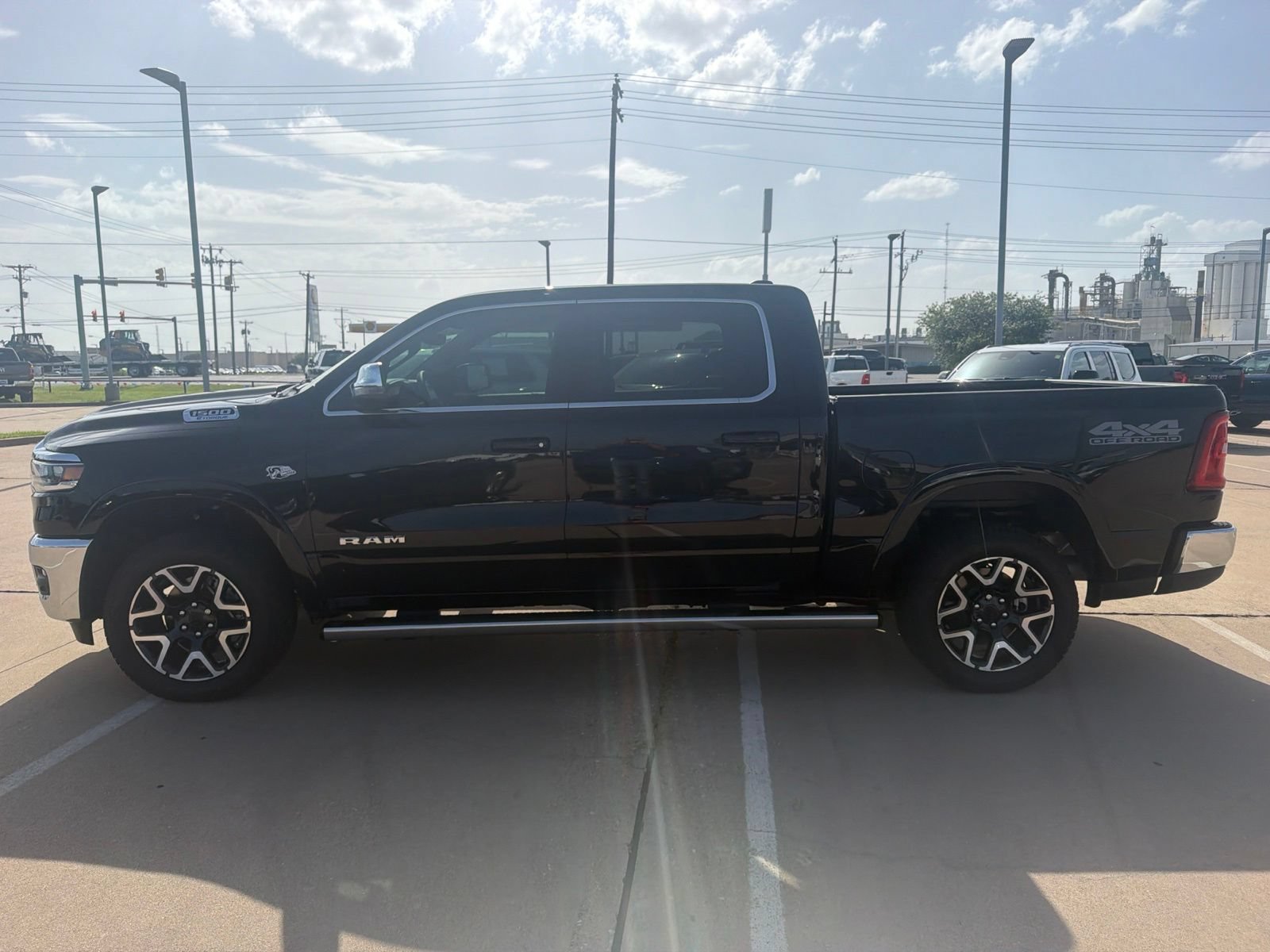 Used 2026 RAM 1500 Laramie w/ Off Road Group AWD/4WD image 8