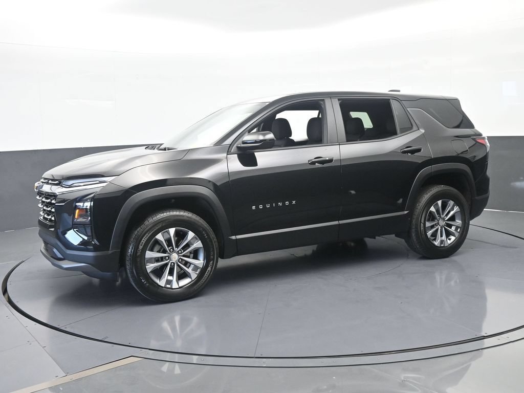 Used 2026 Chevrolet Equinox LT FWD image 2