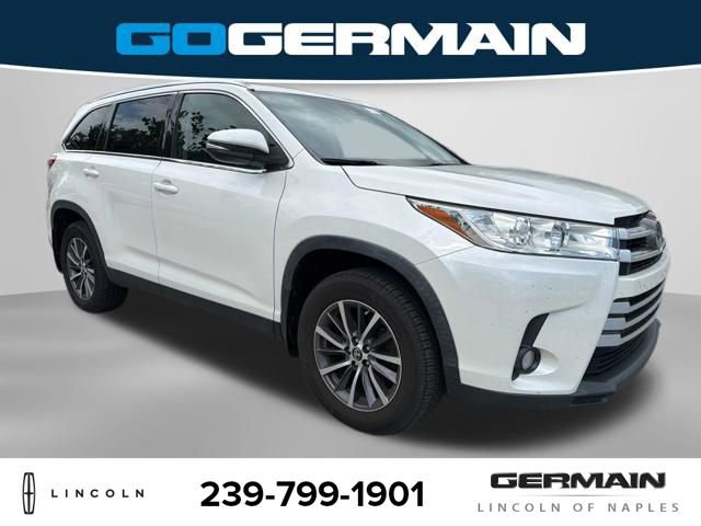 Used 2019 Toyota Highlander XLE w/ Carpet Mat Package (TMS) AWD/4WD image 9