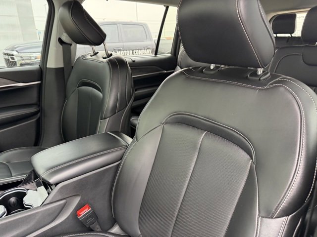 Used 2023 Jeep Grand Cherokee L Limited w/ Luxury Tech Group II image 20