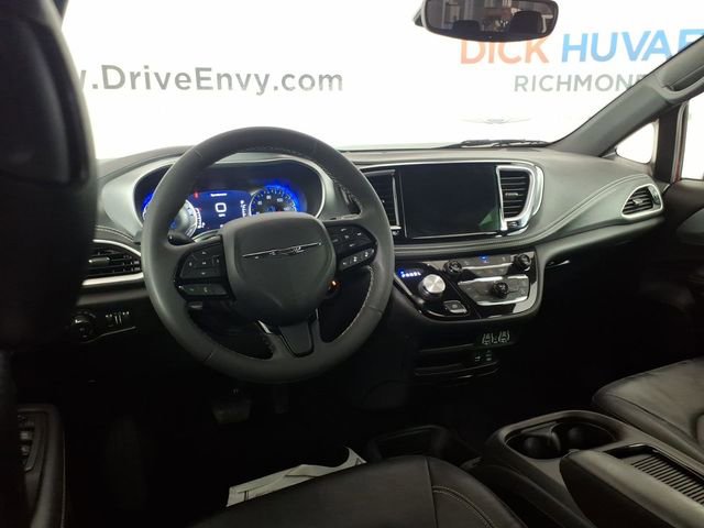 Used 2022 Chrysler Pacifica Touring-L w/ S Appearance Package image 10