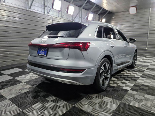 Used 2022 Audi e-tron Premium Plus image 5