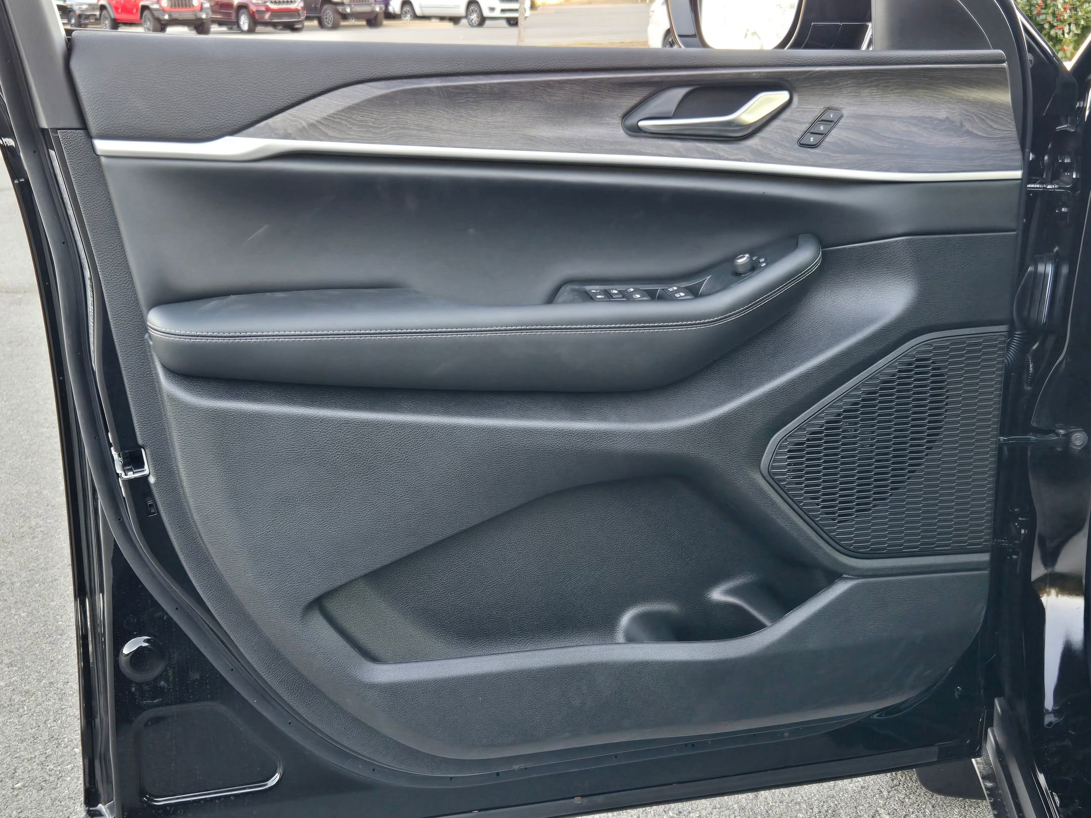 New 2025 Jeep Grand Cherokee Limited w/ Luxury Tech Group II image 21