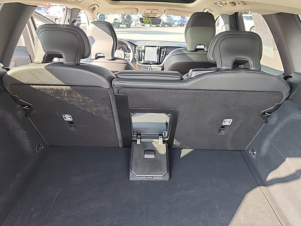 Certified 2025 Volvo XC60 B5 Plus image 37