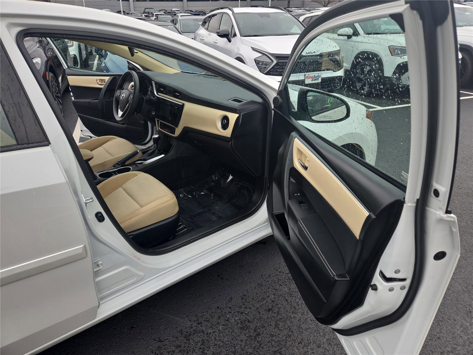 Used 2017 Toyota Corolla LE image 24