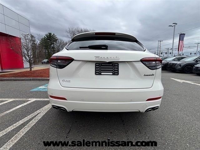 Used 2024 Maserati Levante GT Ultima AWD/4WD image 17