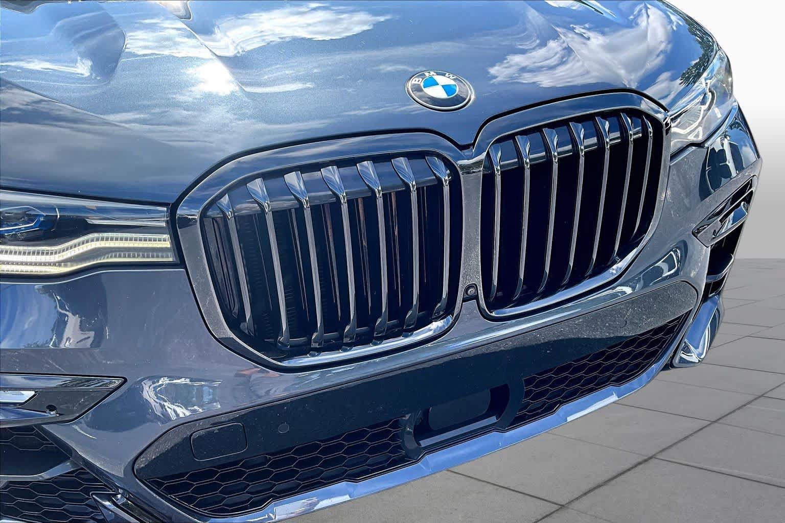 Used 2022 BMW X7 M50i w/ Dynamic Handling Package AWD/4WD image 30