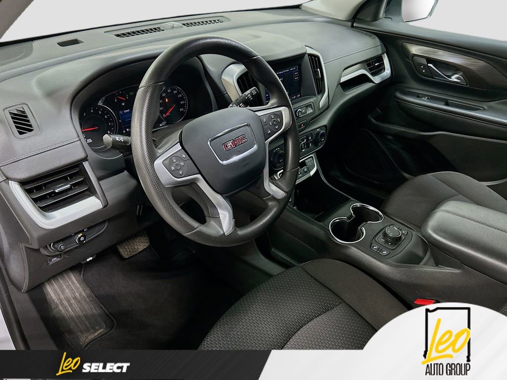 Used 2024 GMC Terrain SLE w/ Driver Convenience Package image 9