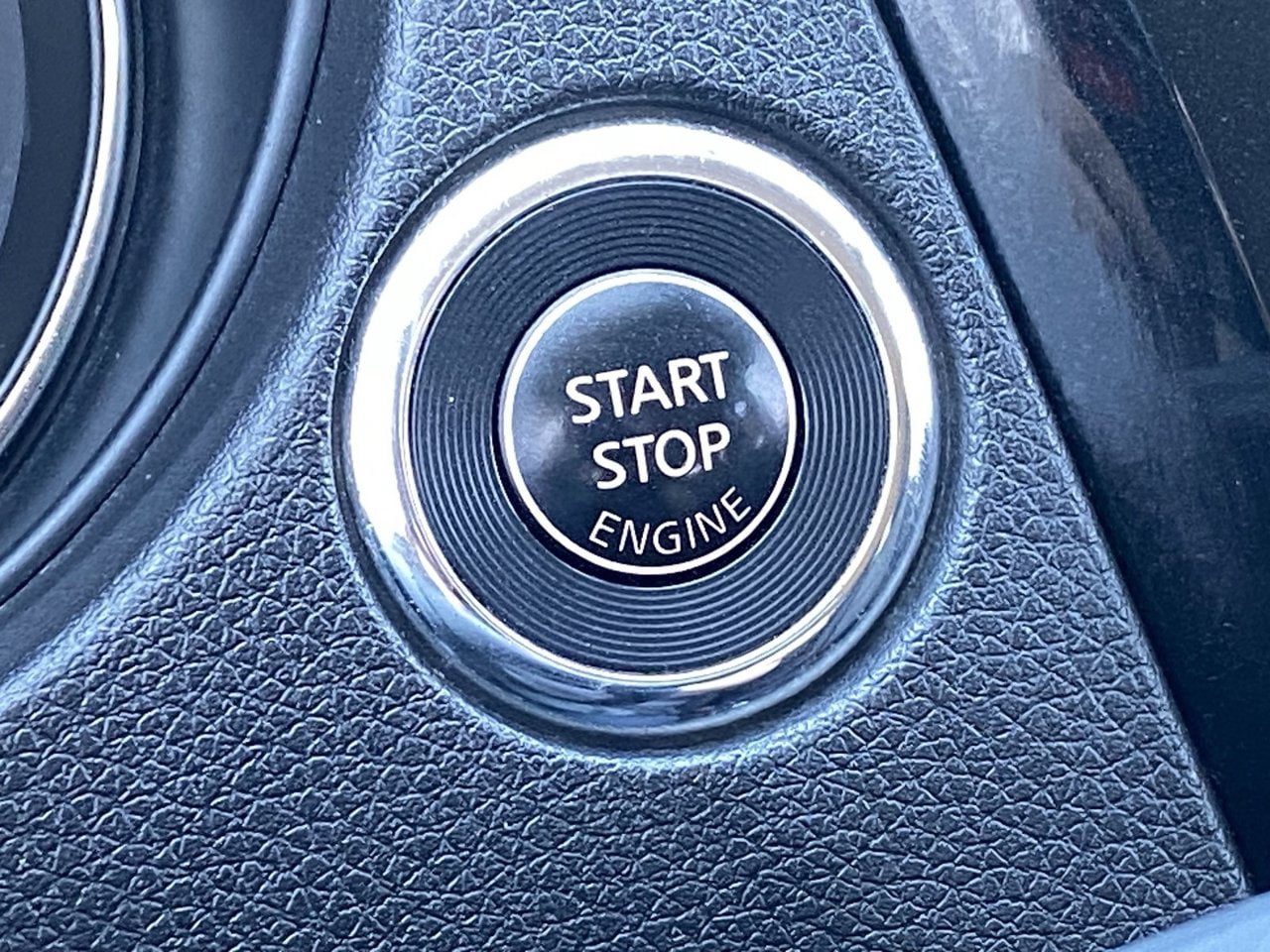 Certified 2020 Nissan Rogue SV FWD image 24