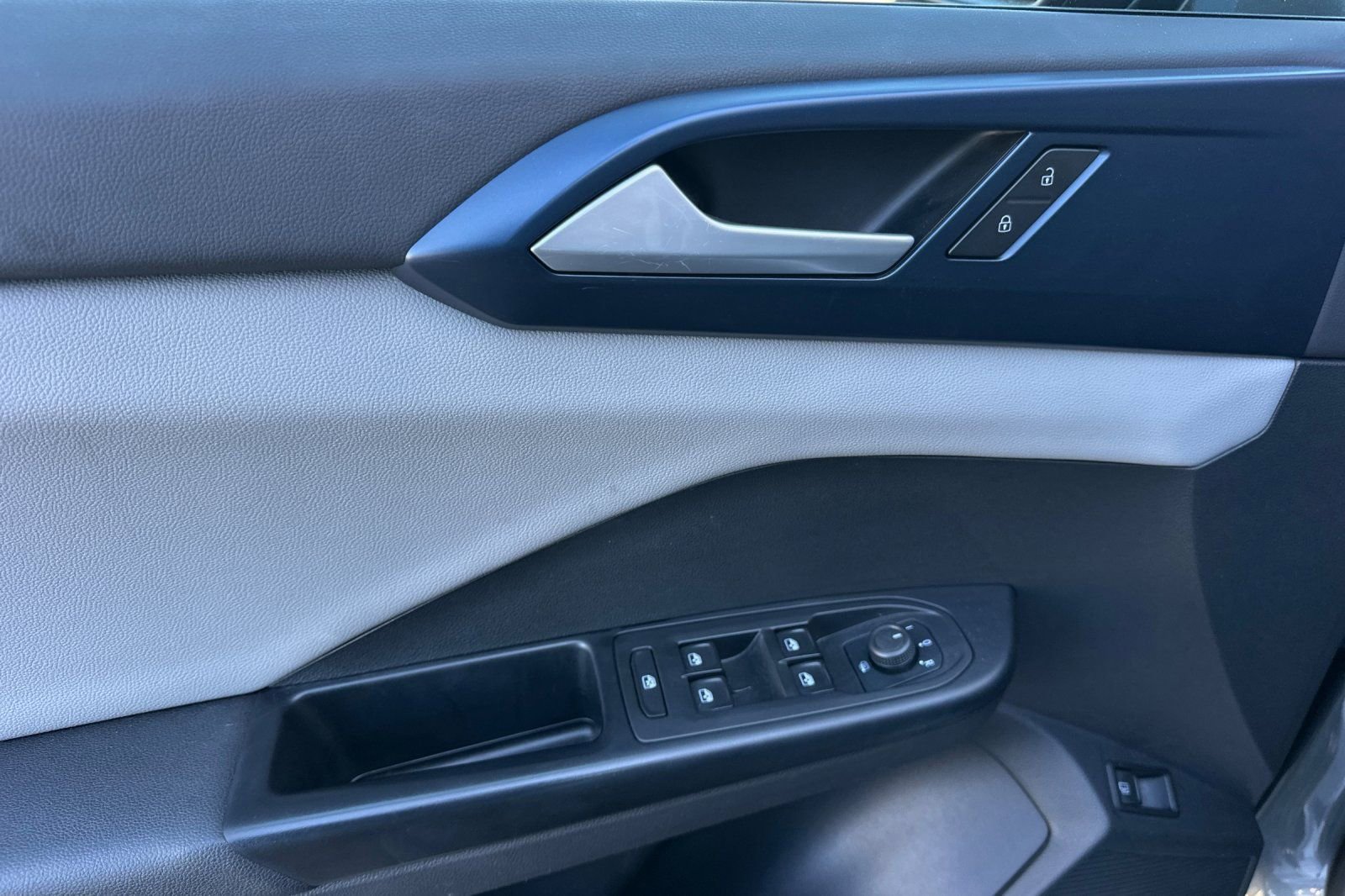 Used 2022 Volkswagen Taos SE image 11